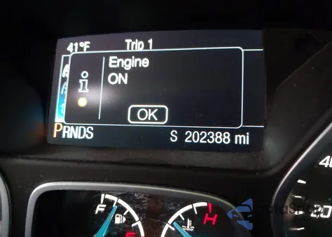 2014 Ford Focus Titanium z USA, uszkodzony, nr VIN 1FADP3J27EL405024